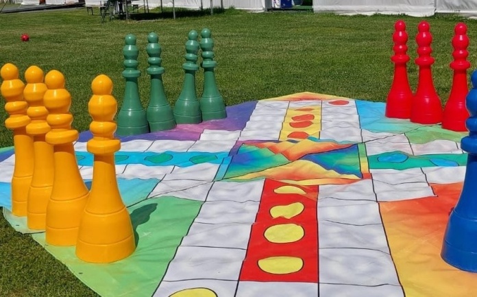 Największe pionki do chińczyka plenerowego wysokość 92 cm